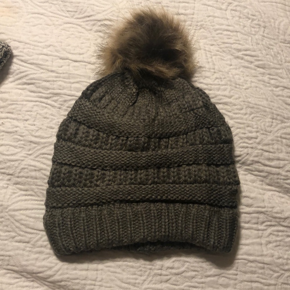 Pom Pom beanie - gray